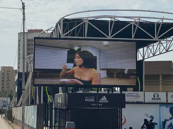 Pantalla LED en Av. 5 El Milagro, Hotel Tibisay
